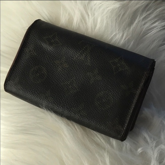 AUTHENTIC LOUIS VUITTON MONOGRAM WALLET. - Picture 2 of 8